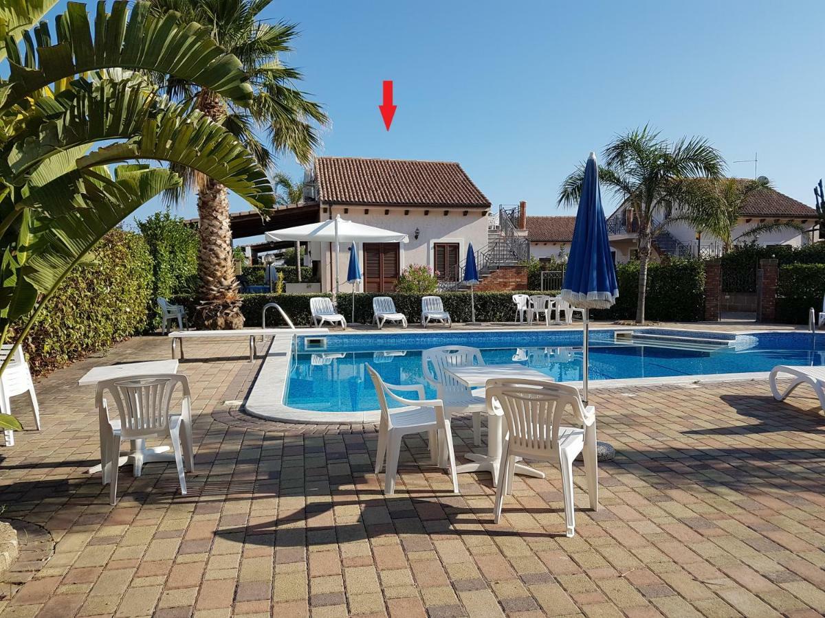 فيلا Mansarda Con Vista Piscina كامبوفيليتْشّي دي روتْشّي المظهر الخارجي الصورة