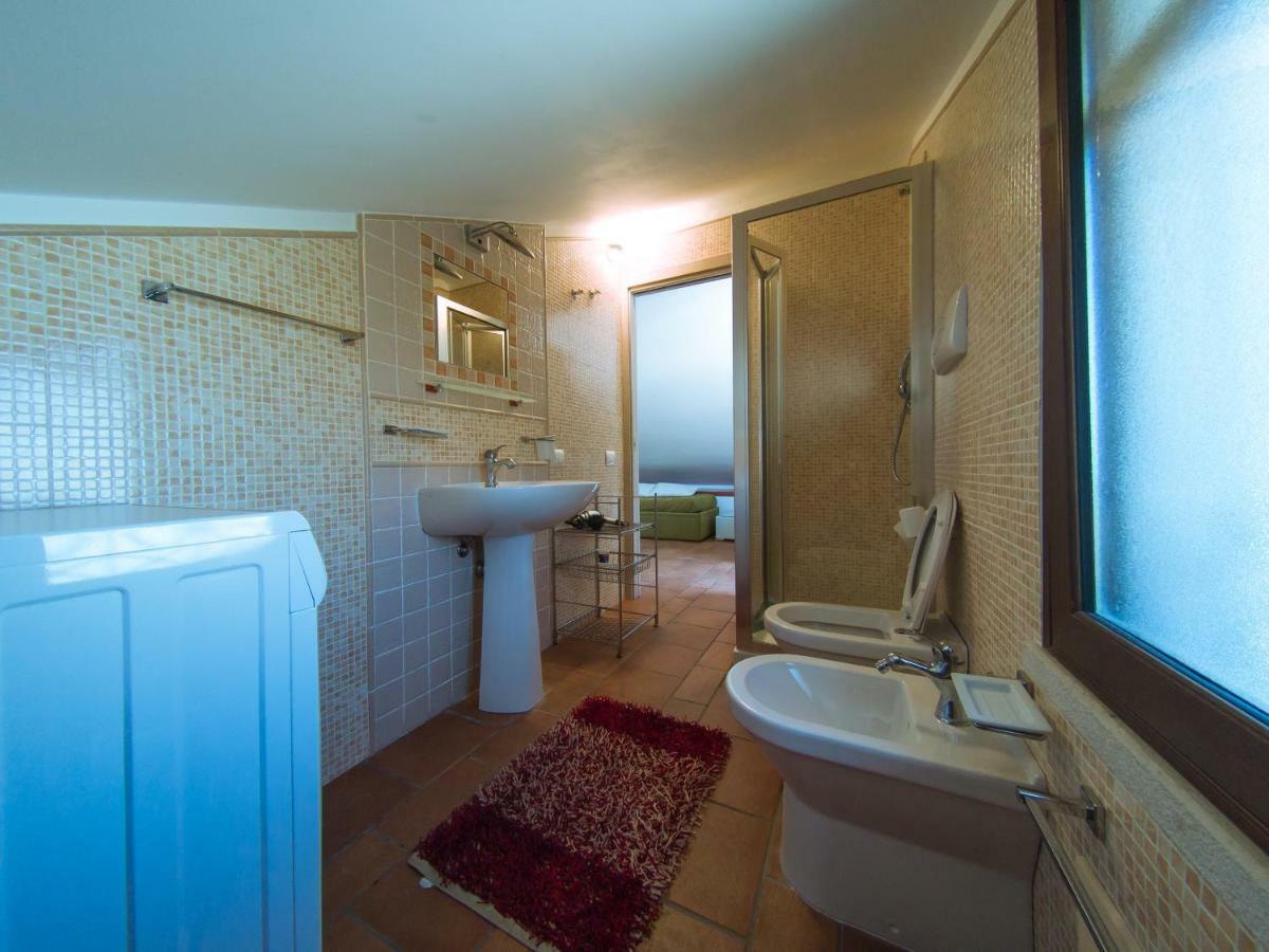 فيلا Mansarda Con Vista Piscina كامبوفيليتْشّي دي روتْشّي المظهر الخارجي الصورة