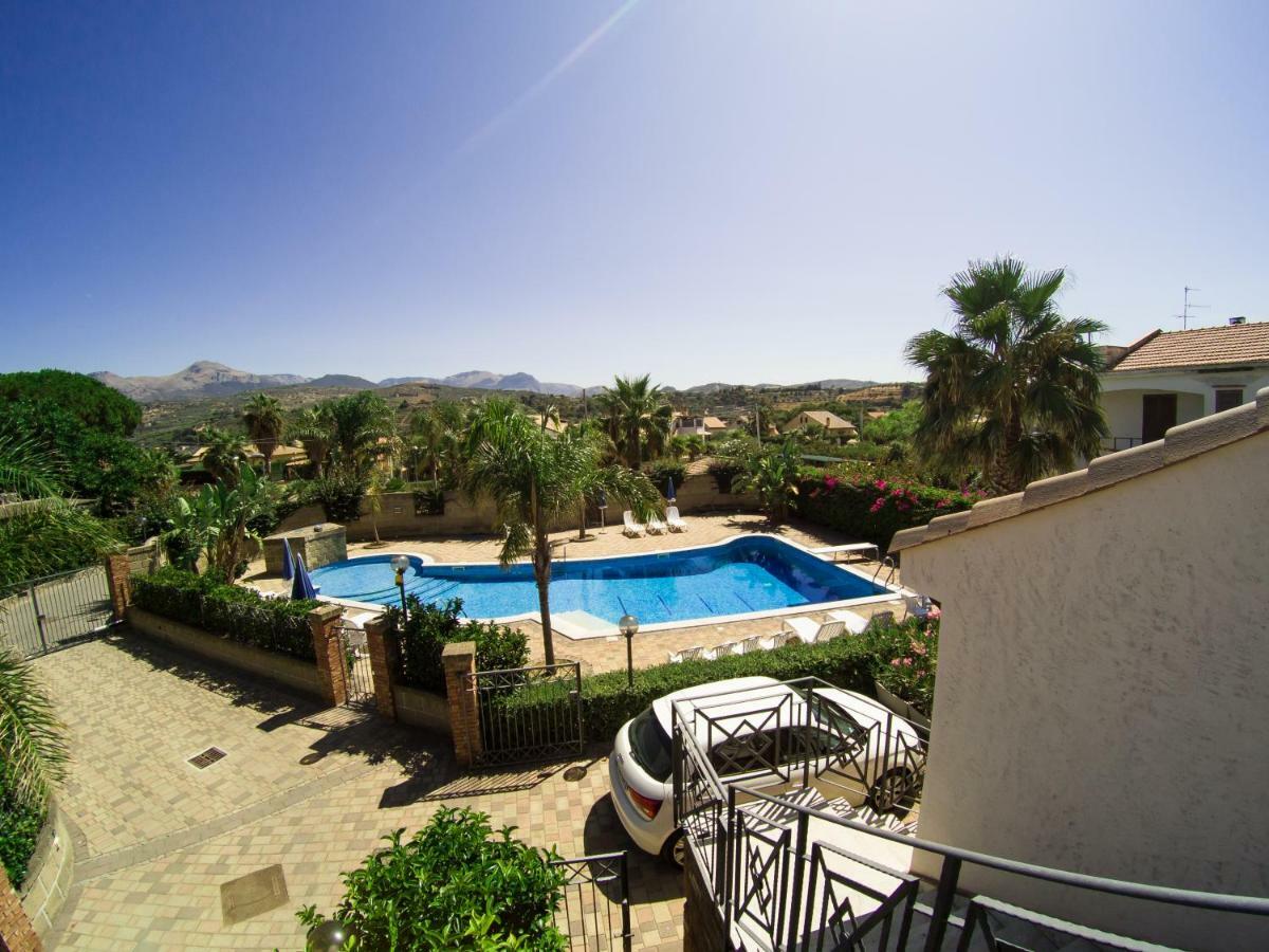 فيلا Mansarda Con Vista Piscina كامبوفيليتْشّي دي روتْشّي المظهر الخارجي الصورة